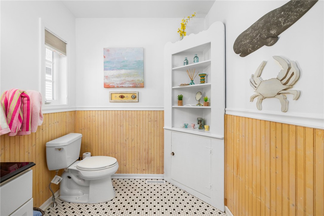 Warwick, Rhode Island 02888, United States, 2 Bedrooms Bedrooms, ,3 BathroomsBathrooms,Residential,Active,92544