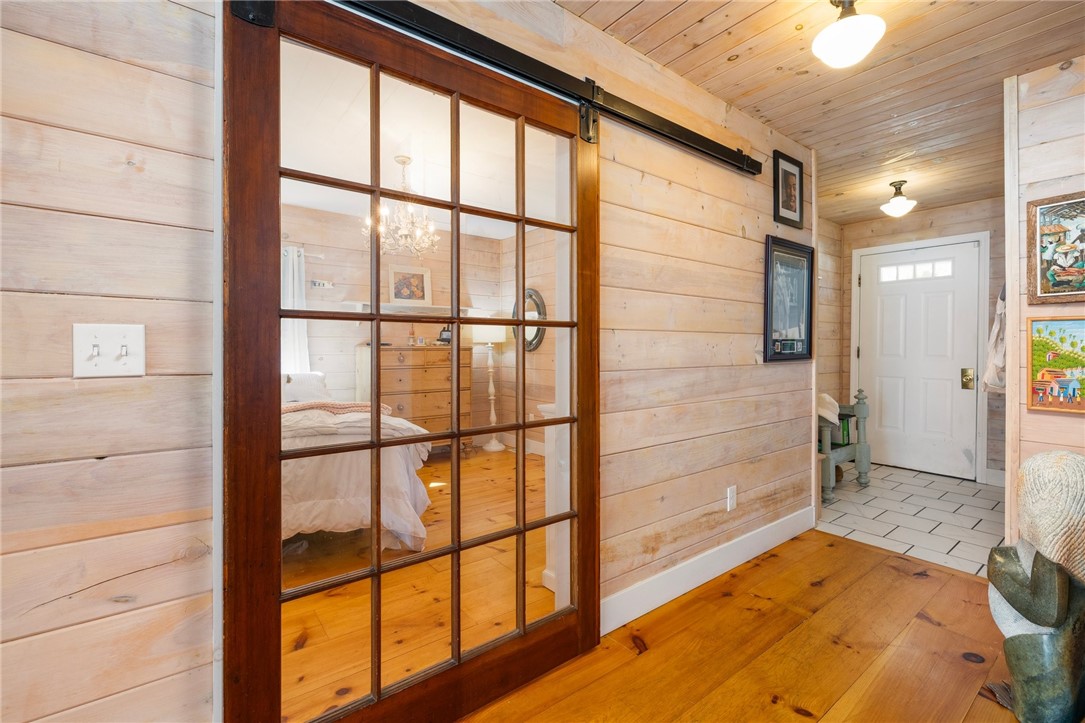 Warwick, Rhode Island 02888, United States, 2 Bedrooms Bedrooms, ,3 BathroomsBathrooms,Residential,Active,92544