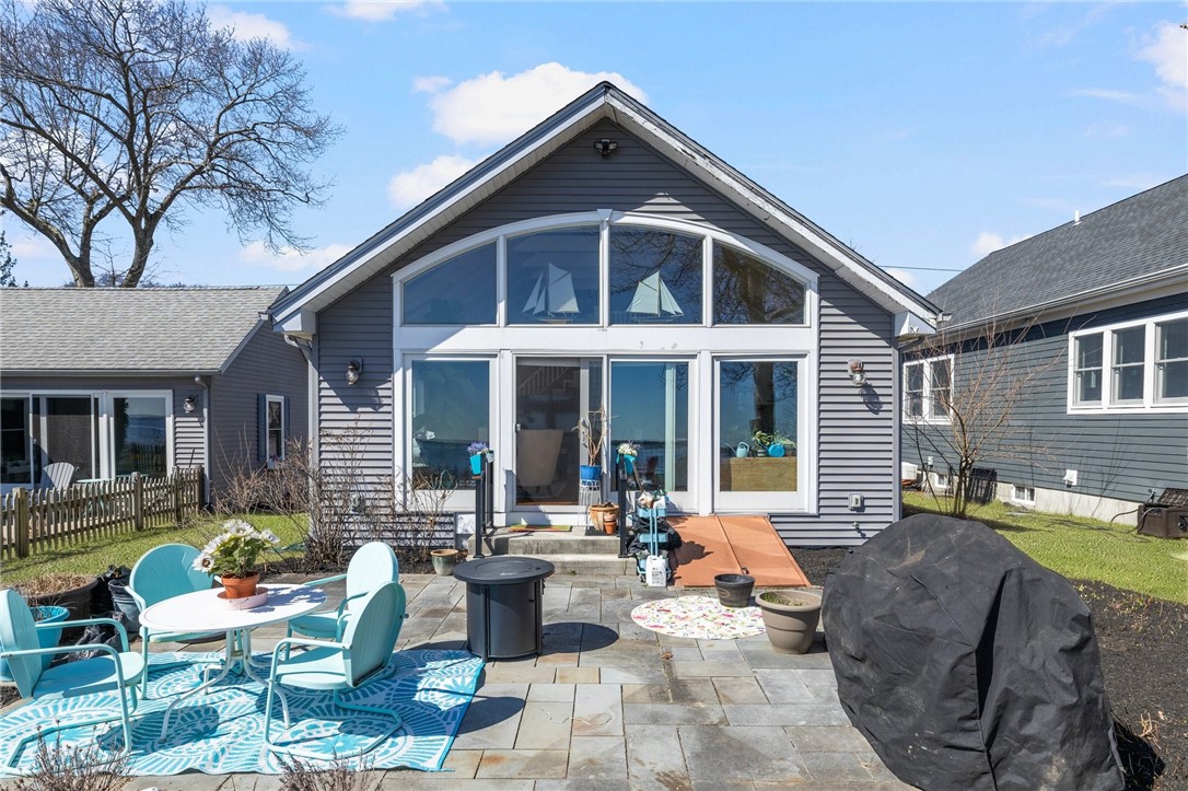 Warwick, Rhode Island 02888, United States, 2 Bedrooms Bedrooms, ,3 BathroomsBathrooms,Residential,Active,92544