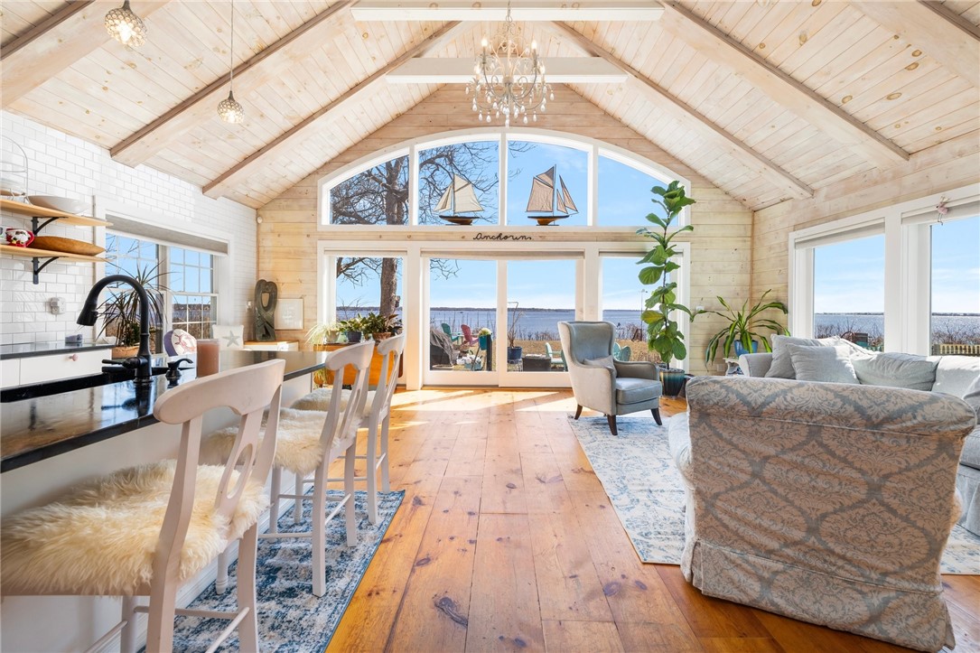 Warwick, Rhode Island 02888, United States, 2 Bedrooms Bedrooms, ,3 BathroomsBathrooms,Residential,Active,92544