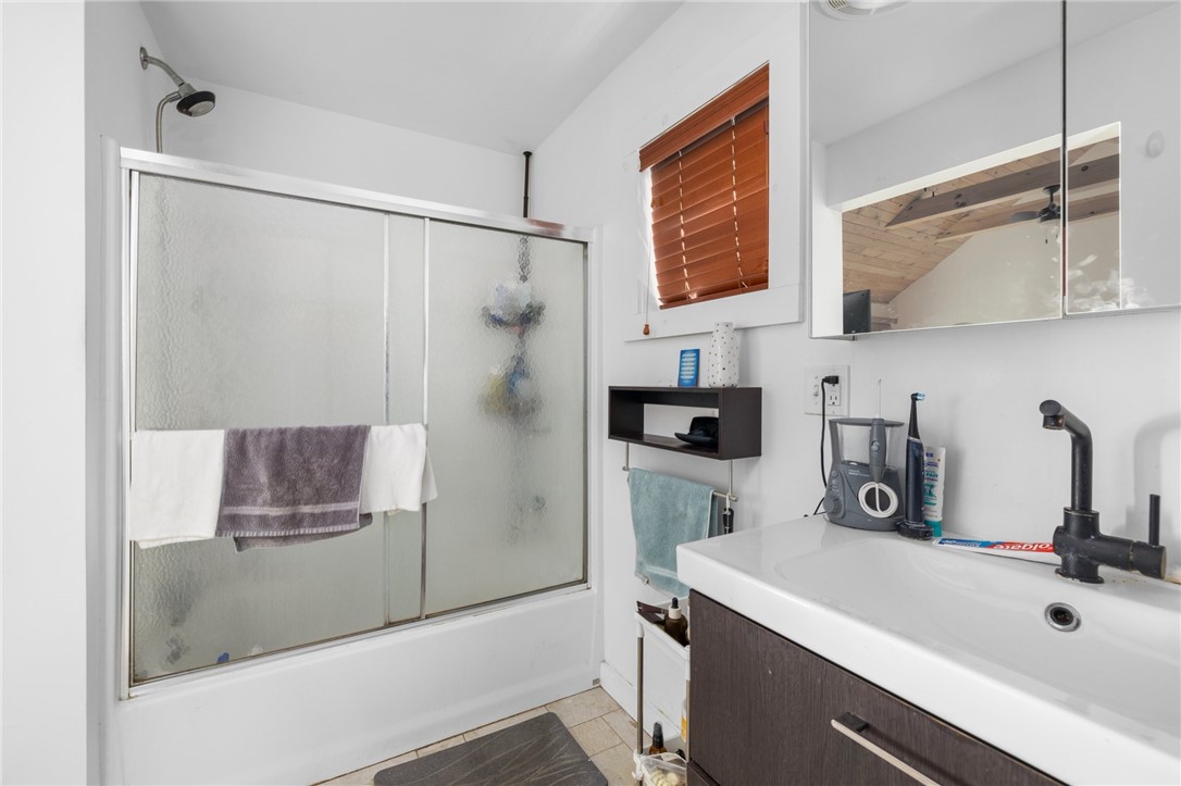 Warwick, Rhode Island 02888, United States, 2 Bedrooms Bedrooms, ,3 BathroomsBathrooms,Residential,Active,92544