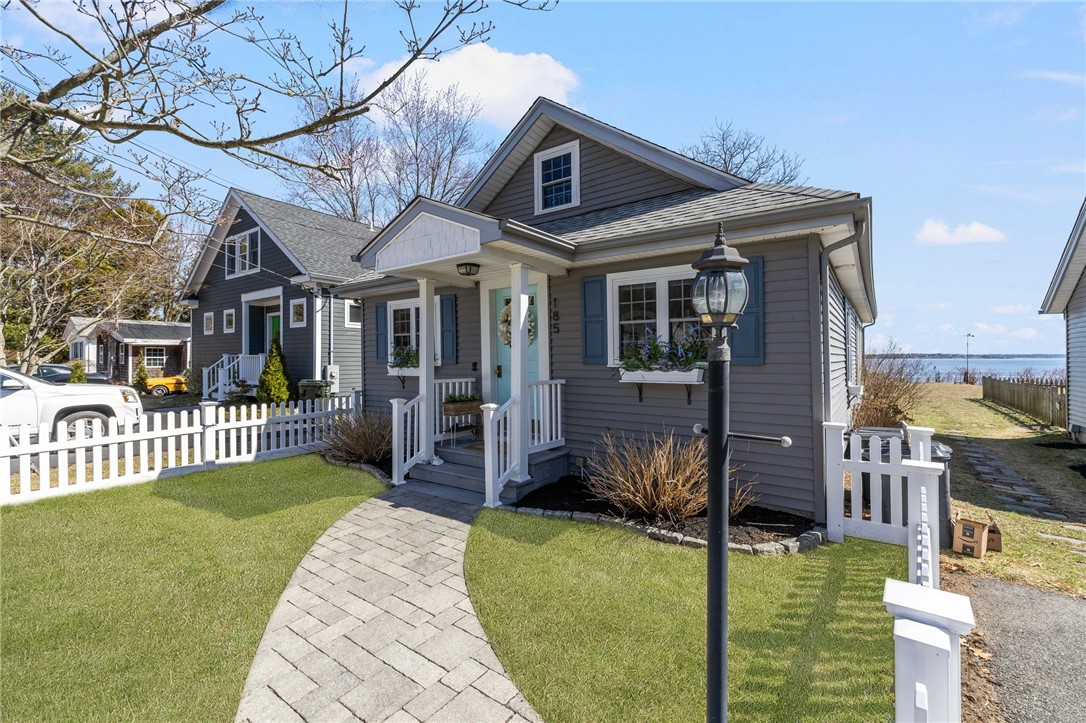 Warwick, Rhode Island 02888, United States, 2 Bedrooms Bedrooms, ,3 BathroomsBathrooms,Residential,Active,92544