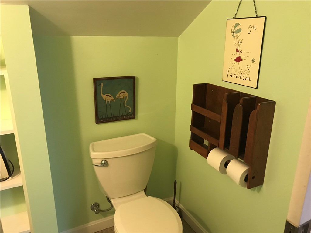 Newport, Rhode Island 02840, United States, 2 Bedrooms Bedrooms, ,2 BathroomsBathrooms,Residential,Active,19042