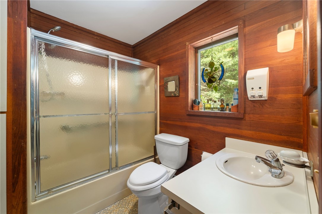 Richmond, Rhode Island 02892, United States, 3 Bedrooms Bedrooms, ,2 BathroomsBathrooms,Residential,Active,246721