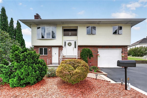 4 EVANS ST, JOHNSTON, RI 02919 - Image cdecdc9dbe45f6cd4974ab79eaea96b7/1354161541