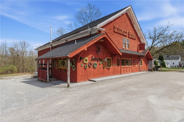 953 VICTORY HWY, MAPLEVILLE, RI 02839 - Image cded2ac25e66d0b17301e35fdde2fc01/3642618560