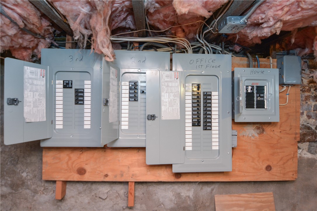 Central Falls, Rhode Island 02863, United States, 5 Bedrooms Bedrooms, ,3 BathroomsBathrooms,Residential,Active,153078