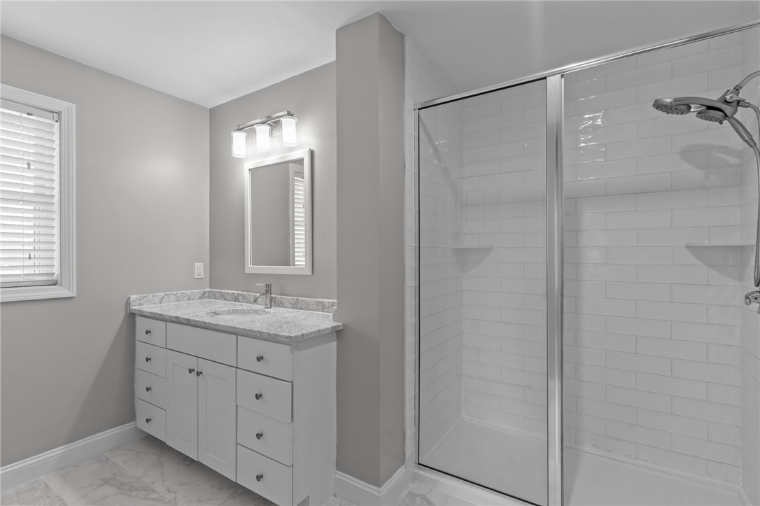 Warwick, Rhode Island 02889, United States, 3 Bedrooms Bedrooms, ,3 BathroomsBathrooms,Residential,Active,100040