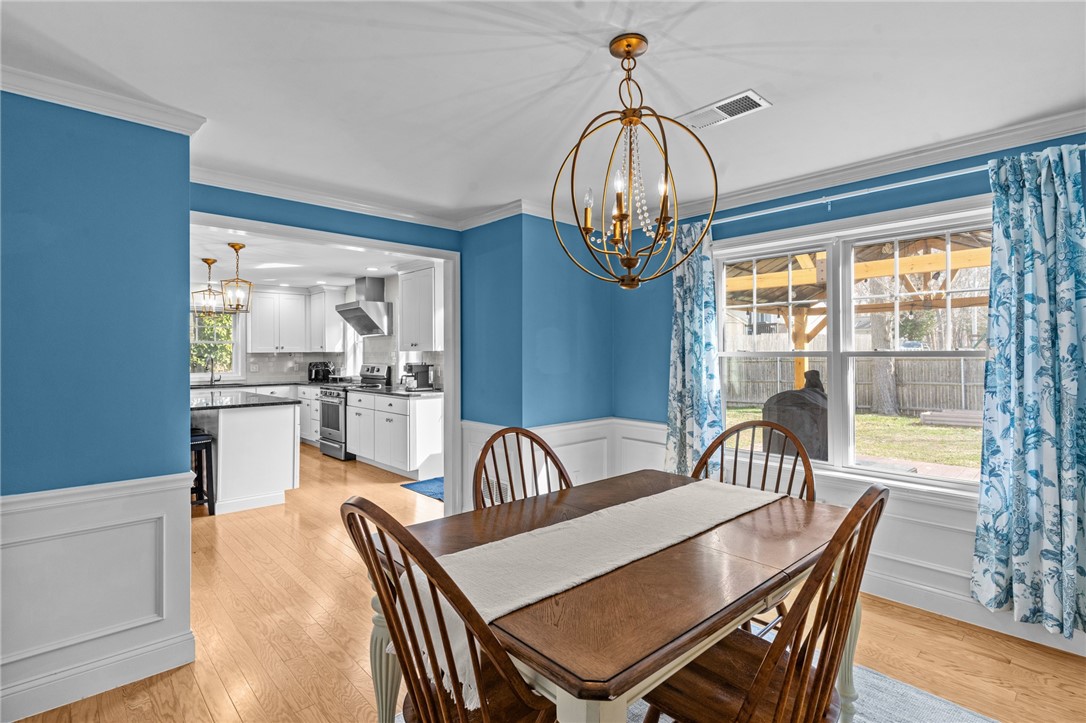 Warwick, Rhode Island 02889, United States, 3 Bedrooms Bedrooms, ,3 BathroomsBathrooms,Residential,Active,100040