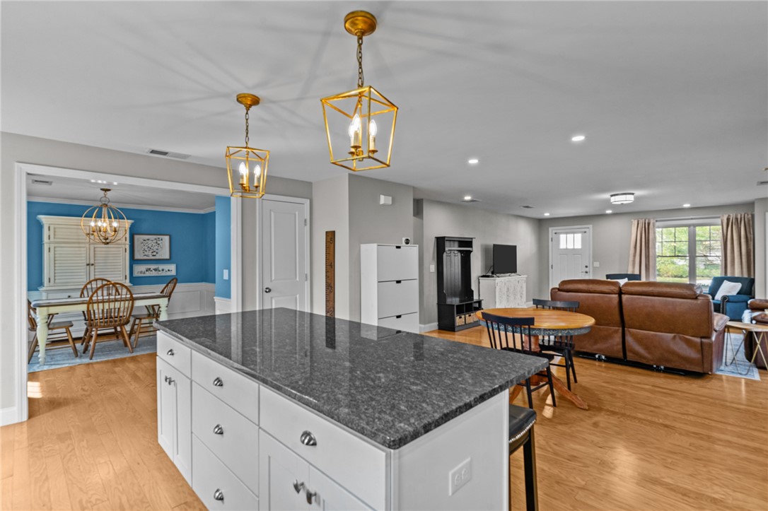 Warwick, Rhode Island 02889, United States, 3 Bedrooms Bedrooms, ,3 BathroomsBathrooms,Residential,Active,100040