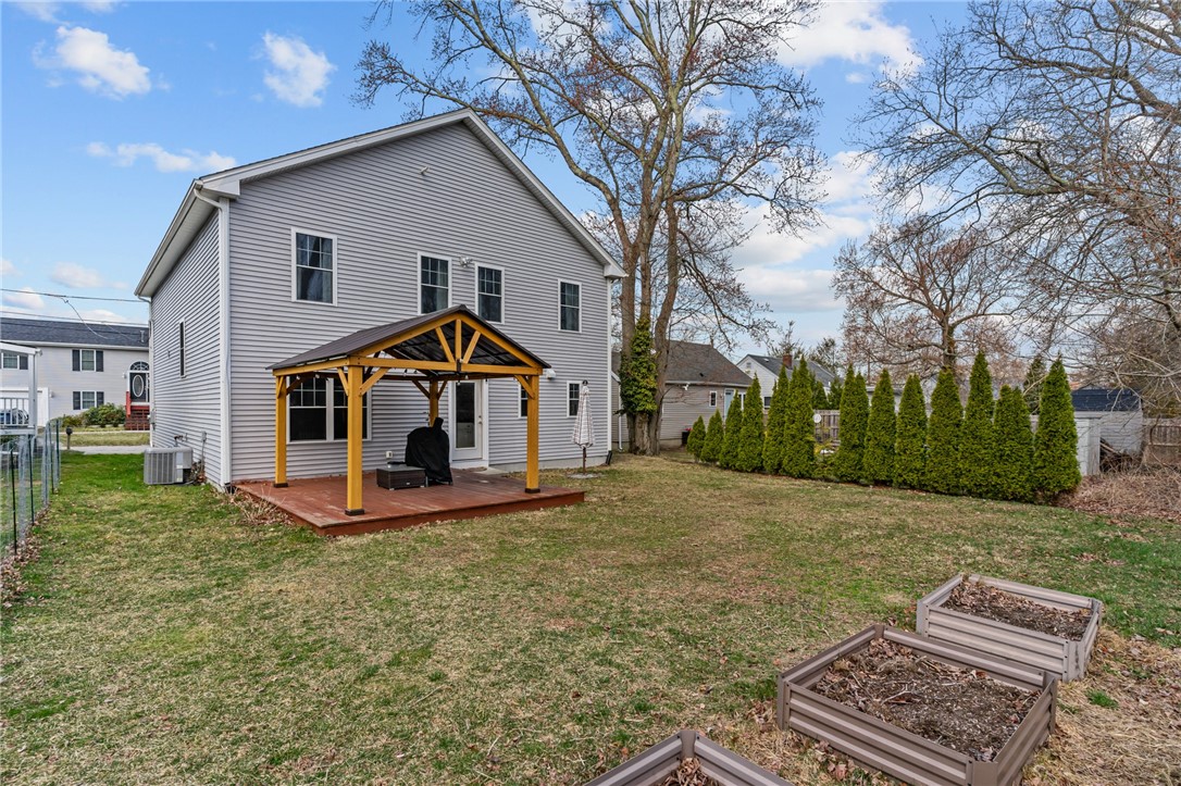 Warwick, Rhode Island 02889, United States, 3 Bedrooms Bedrooms, ,3 BathroomsBathrooms,Residential,Active,100040