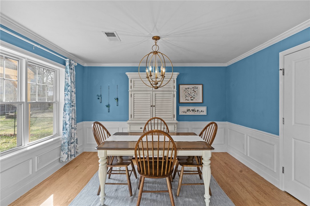 Warwick, Rhode Island 02889, United States, 3 Bedrooms Bedrooms, ,3 BathroomsBathrooms,Residential,Active,100040