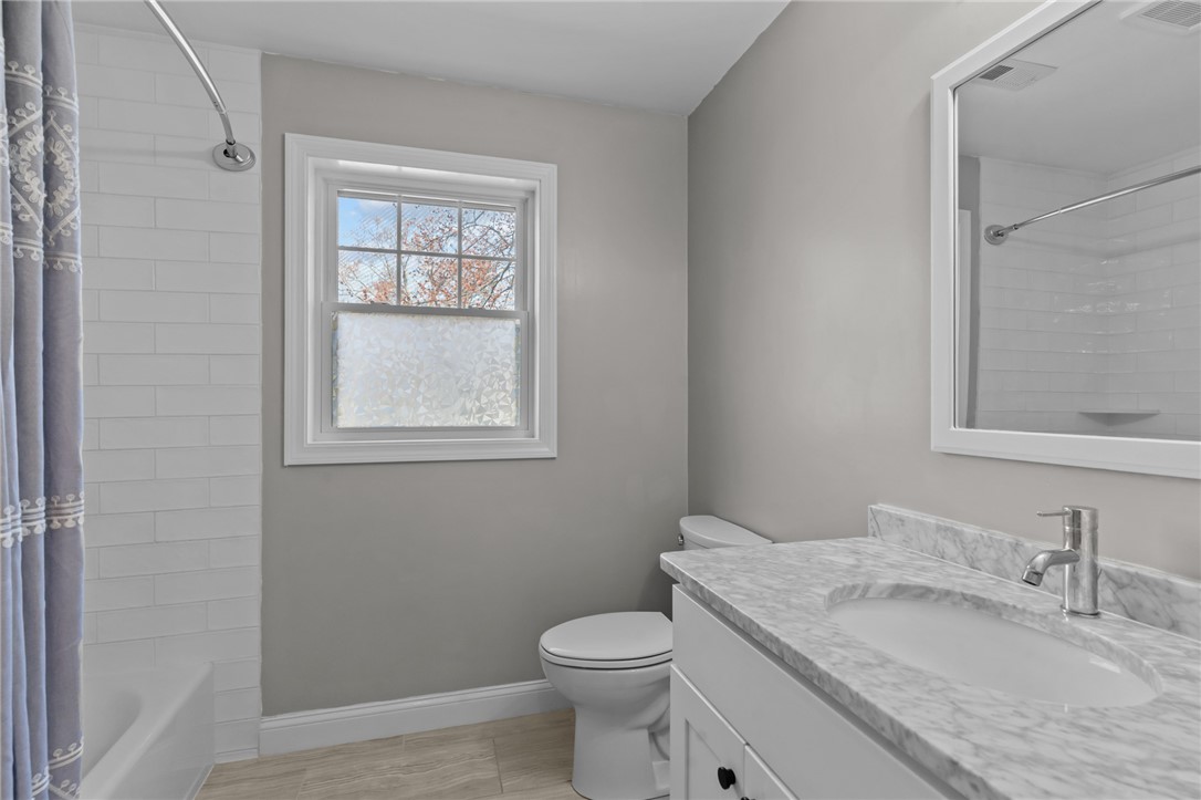 Warwick, Rhode Island 02889, United States, 3 Bedrooms Bedrooms, ,3 BathroomsBathrooms,Residential,Active,100040