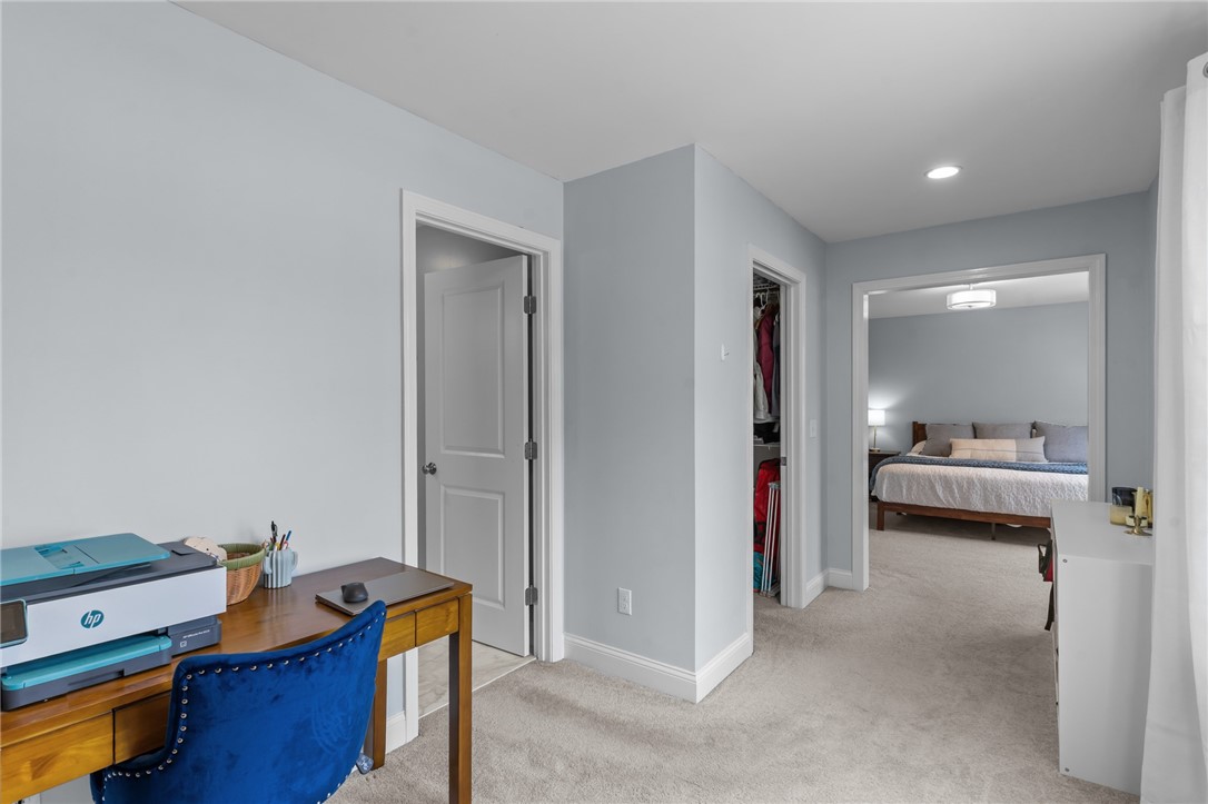 Warwick, Rhode Island 02889, United States, 3 Bedrooms Bedrooms, ,3 BathroomsBathrooms,Residential,Active,100040