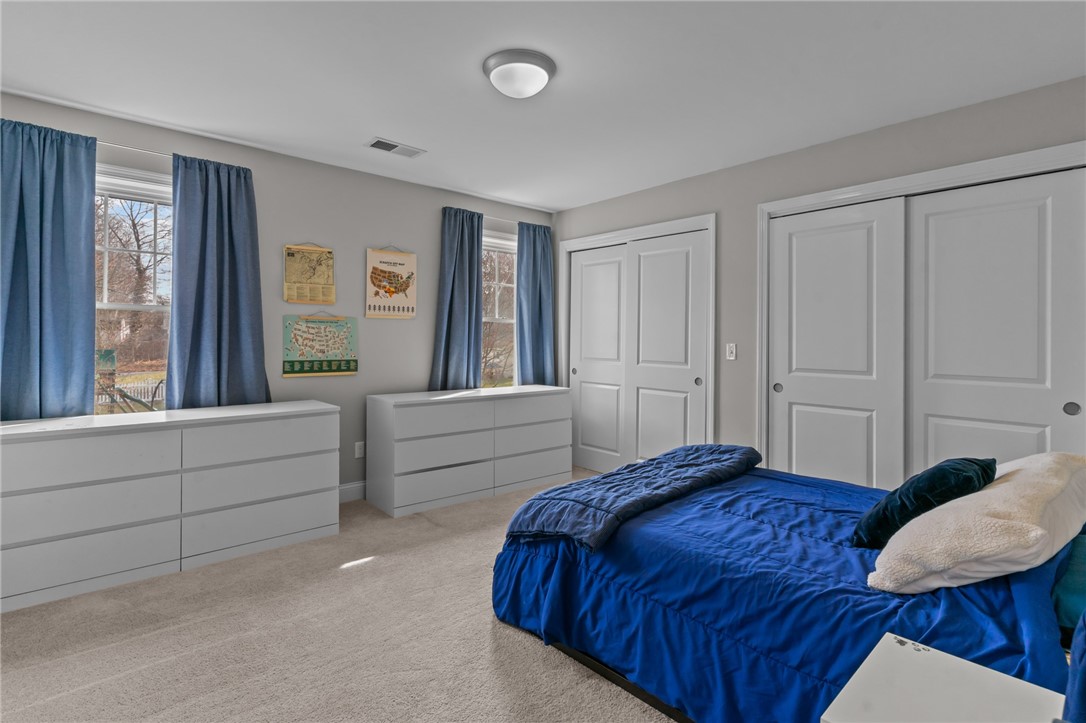 Warwick, Rhode Island 02889, United States, 3 Bedrooms Bedrooms, ,3 BathroomsBathrooms,Residential,Active,100040