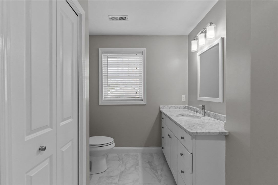 Warwick, Rhode Island 02889, United States, 3 Bedrooms Bedrooms, ,3 BathroomsBathrooms,Residential,Active,100040