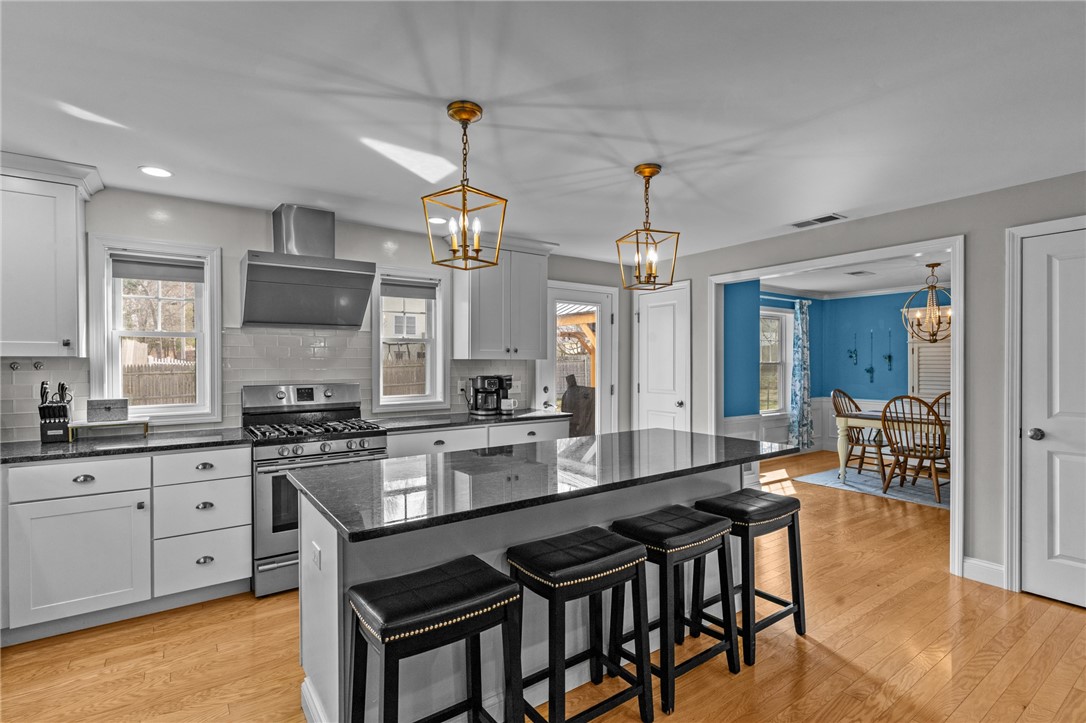 Warwick, Rhode Island 02889, United States, 3 Bedrooms Bedrooms, ,3 BathroomsBathrooms,Residential,Active,100040