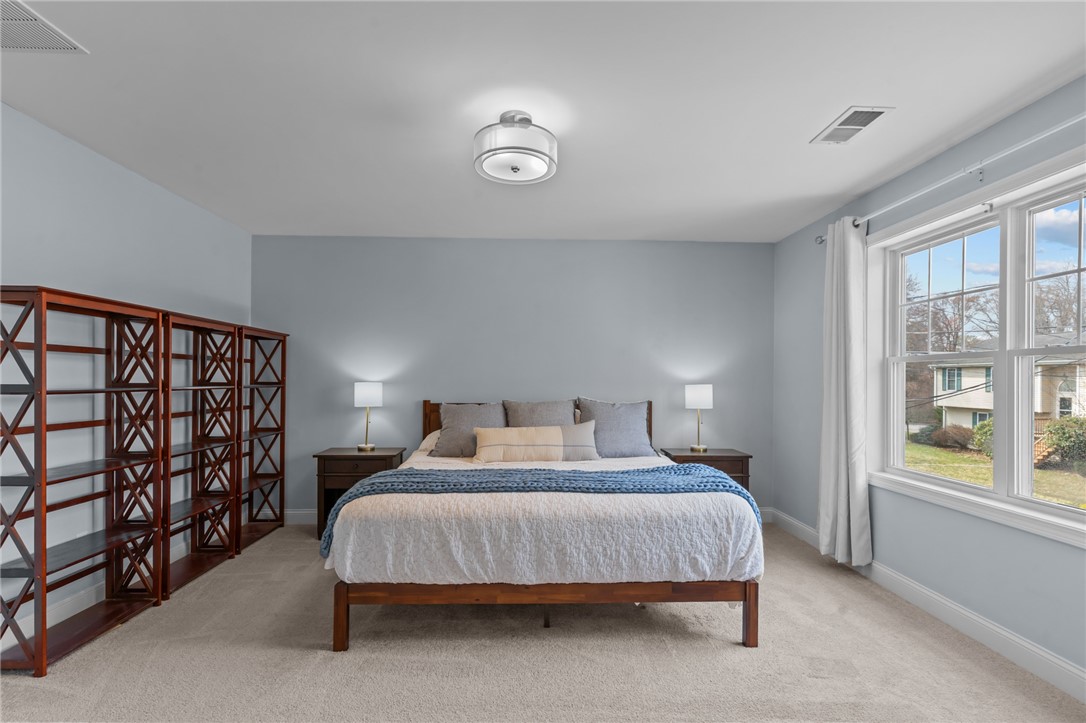 Warwick, Rhode Island 02889, United States, 3 Bedrooms Bedrooms, ,3 BathroomsBathrooms,Residential,Active,100040