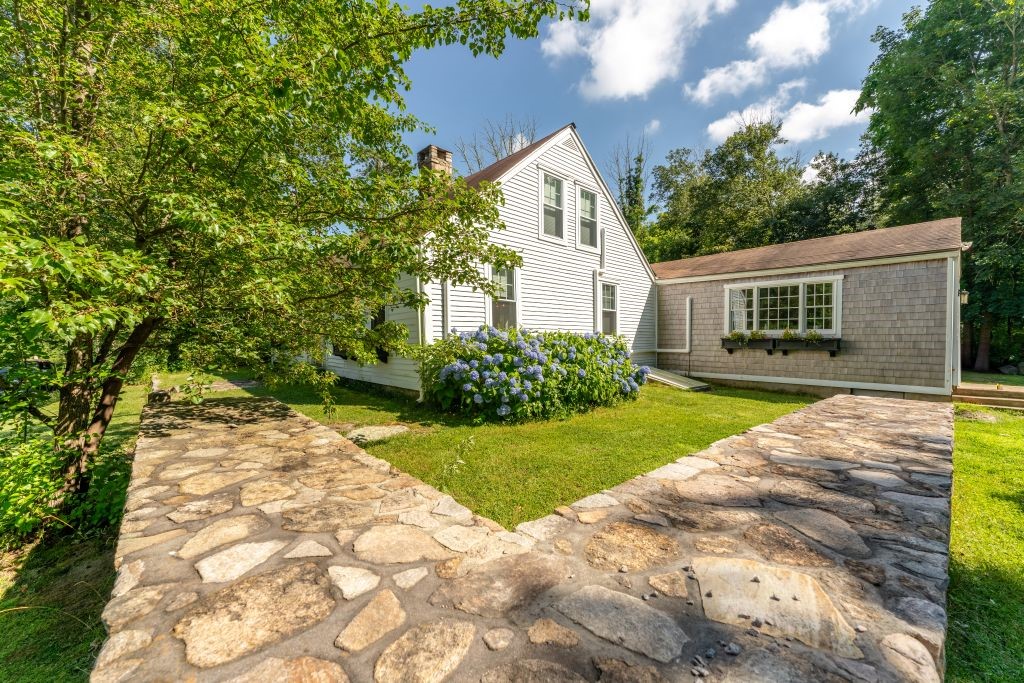 99 Highview Avenue