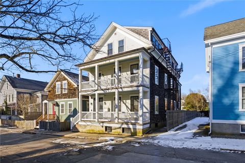 19 Walnut Street 2 Newport RI 02840