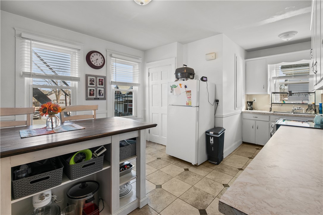 Newport, Rhode Island 02840, United States, 2 Bedrooms Bedrooms, ,1 BathroomBathrooms,Residential,Pending,13747