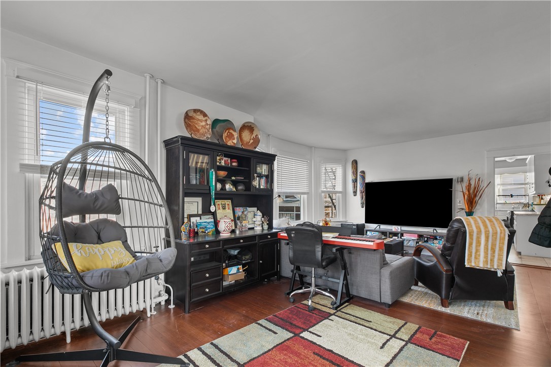 Newport, Rhode Island 02840, United States, 2 Bedrooms Bedrooms, ,1 BathroomBathrooms,Residential,Pending,13747