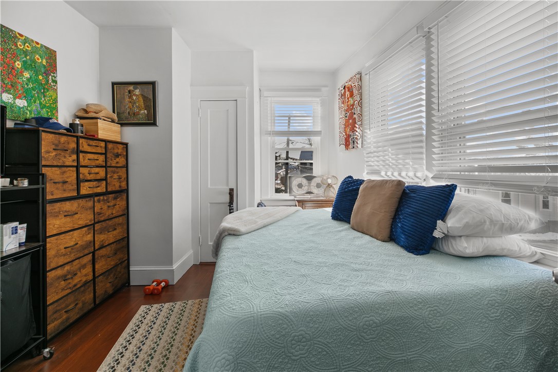 Newport, Rhode Island 02840, United States, 2 Bedrooms Bedrooms, ,1 BathroomBathrooms,Residential,Pending,13747