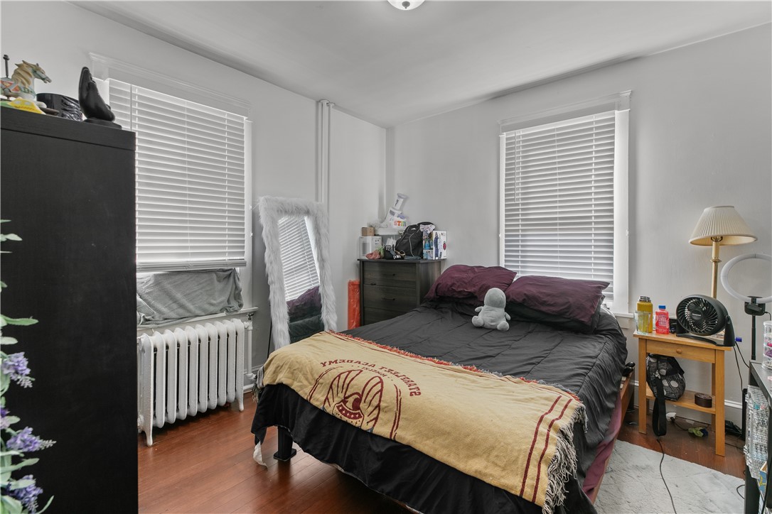 Newport, Rhode Island 02840, United States, 2 Bedrooms Bedrooms, ,1 BathroomBathrooms,Residential,Pending,13747