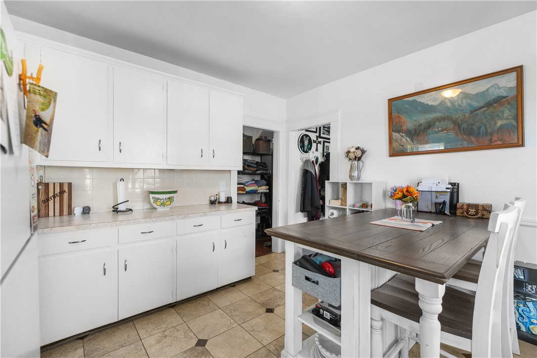 Newport, Rhode Island 02840, United States, 2 Bedrooms Bedrooms, ,1 BathroomBathrooms,Residential,Pending,13747