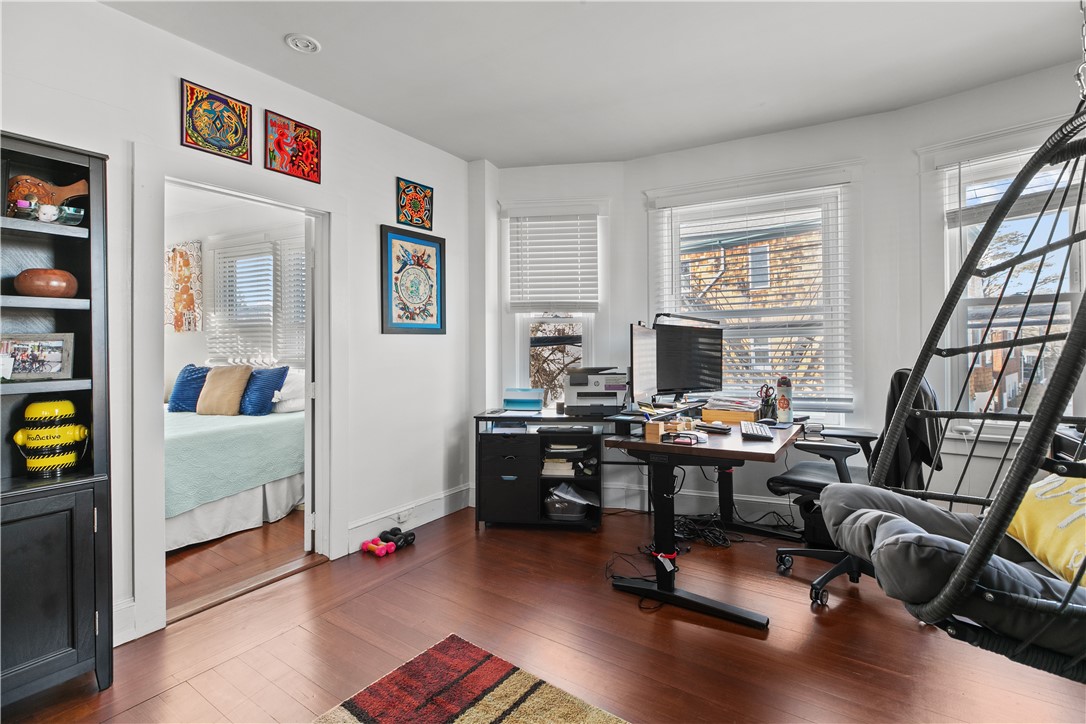 Newport, Rhode Island 02840, United States, 2 Bedrooms Bedrooms, ,1 BathroomBathrooms,Residential,Pending,13747