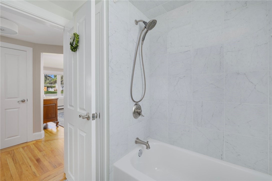 Warwick, Rhode Island 02818, United States, 3 Bedrooms Bedrooms, ,3 BathroomsBathrooms,Residential,Pending,120918