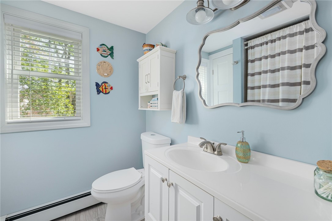 Warwick, Rhode Island 02818, United States, 3 Bedrooms Bedrooms, ,3 BathroomsBathrooms,Residential,Pending,120918