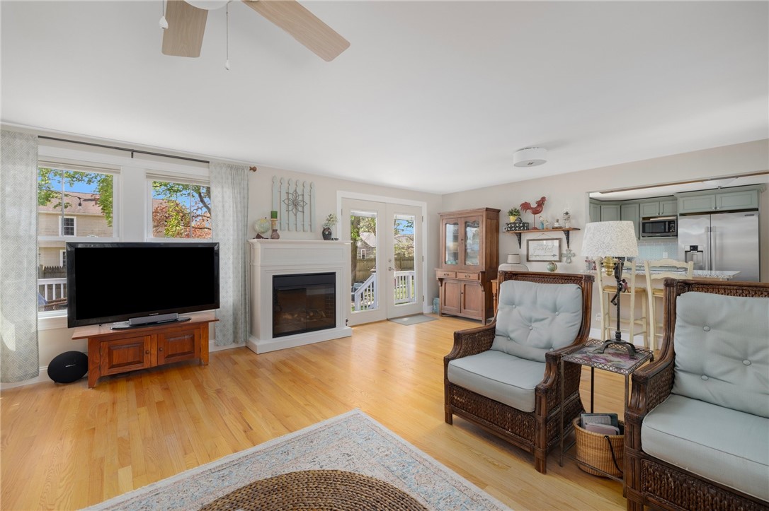 Warwick, Rhode Island 02818, United States, 3 Bedrooms Bedrooms, ,3 BathroomsBathrooms,Residential,Pending,120918