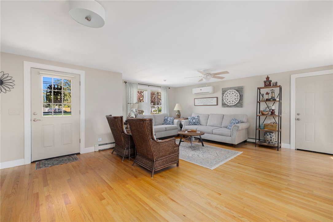 Warwick, Rhode Island 02818, United States, 3 Bedrooms Bedrooms, ,3 BathroomsBathrooms,Residential,Pending,120918