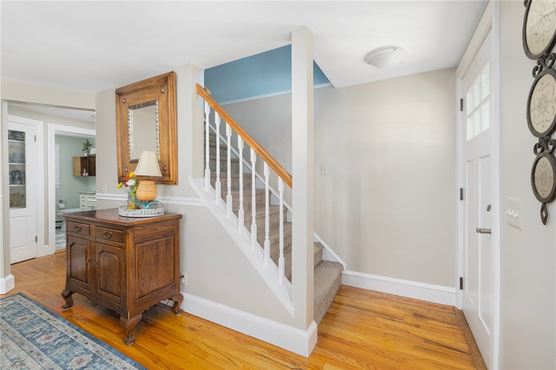 Warwick, Rhode Island 02818, United States, 3 Bedrooms Bedrooms, ,3 BathroomsBathrooms,Residential,Pending,120918