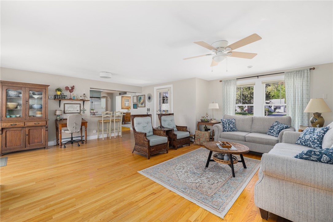 Warwick, Rhode Island 02818, United States, 3 Bedrooms Bedrooms, ,3 BathroomsBathrooms,Residential,Pending,120918