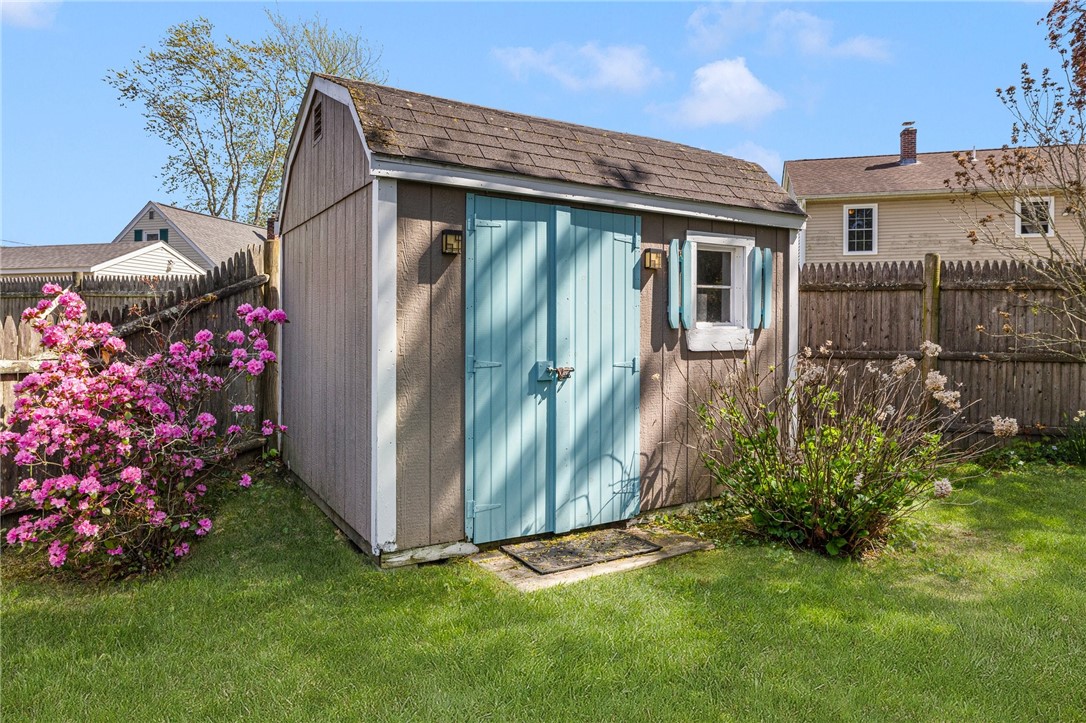 Warwick, Rhode Island 02818, United States, 3 Bedrooms Bedrooms, ,3 BathroomsBathrooms,Residential,Pending,120918