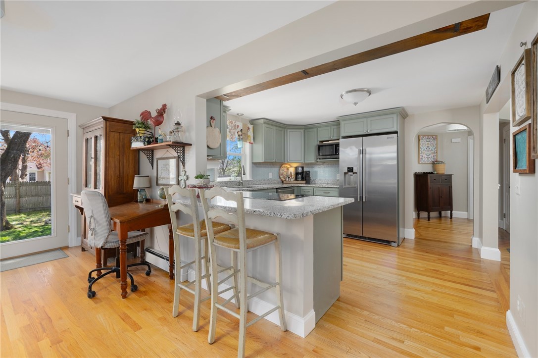 Warwick, Rhode Island 02818, United States, 3 Bedrooms Bedrooms, ,3 BathroomsBathrooms,Residential,Pending,120918