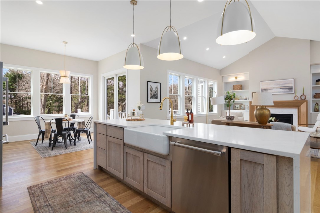 Warwick, Rhode Island, 02818, United States, 3 Bedrooms Bedrooms, ,2 BathroomsBathrooms,Residential,Active,2052011