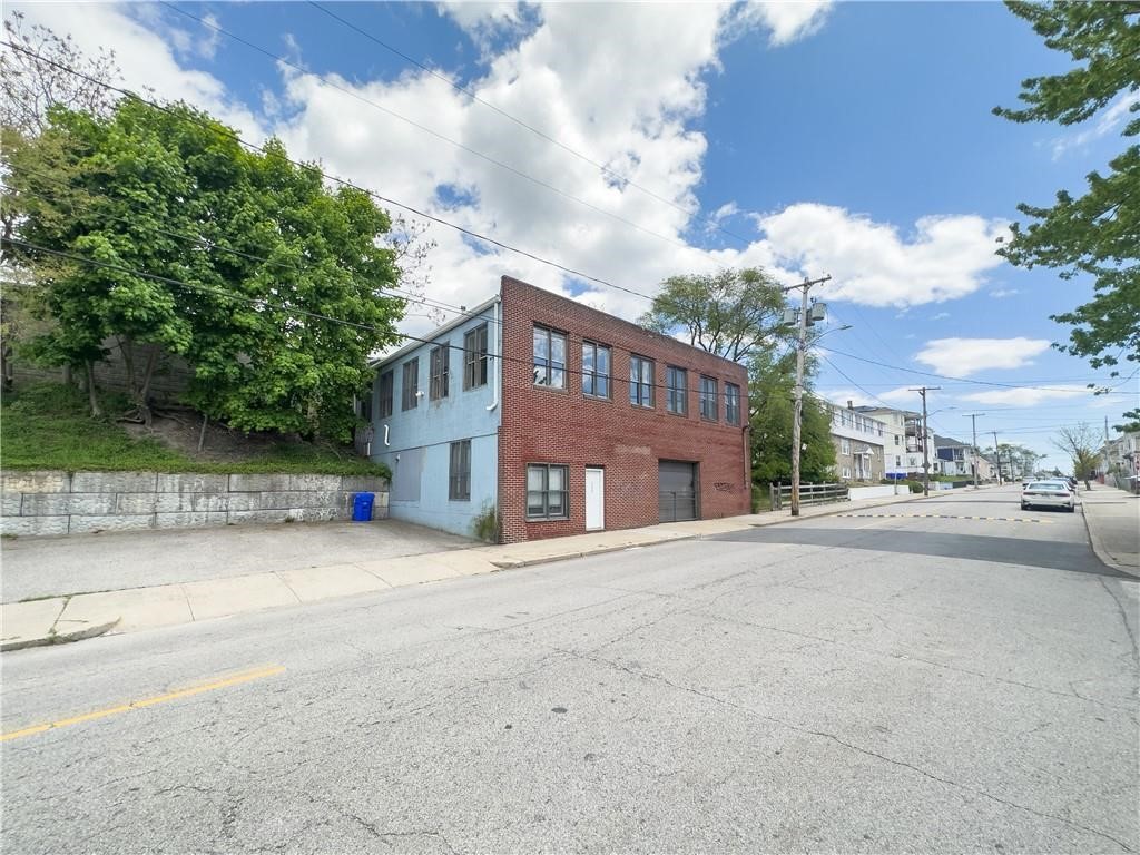 325 Illinois Street