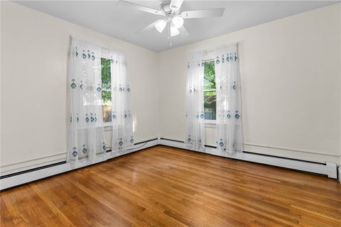 Single Family Residence in Cranston RI 36 Ivanhoe Street 18.jpg