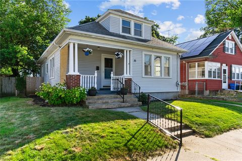 Single Family Residence in Cranston RI 36 Ivanhoe Street 4.jpg