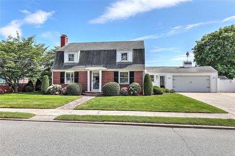 225 Saratoga Avenue Pawtucket RI 02861