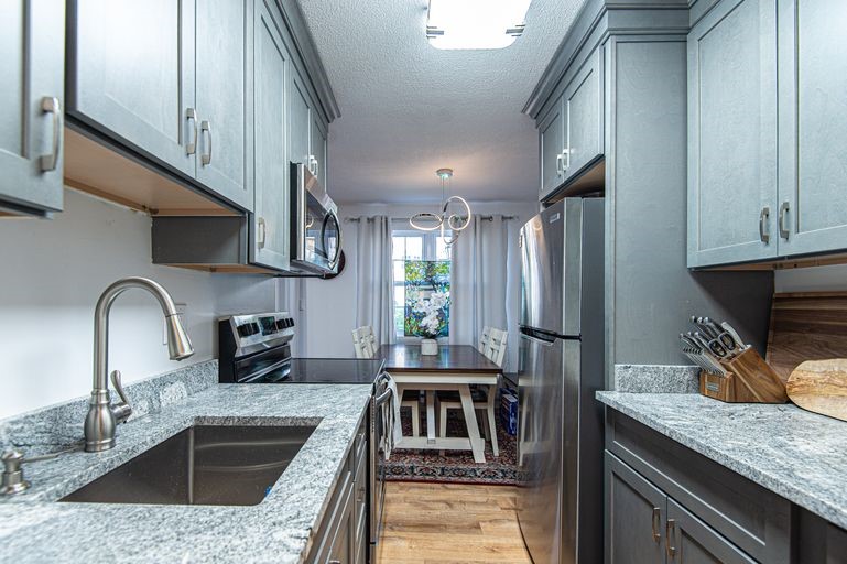 31 Bullocks Point Avenue 2A