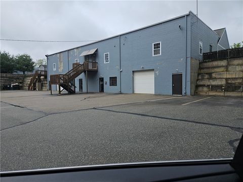28 NOOSENECK HILL Road 5 West Greenwich RI 02817