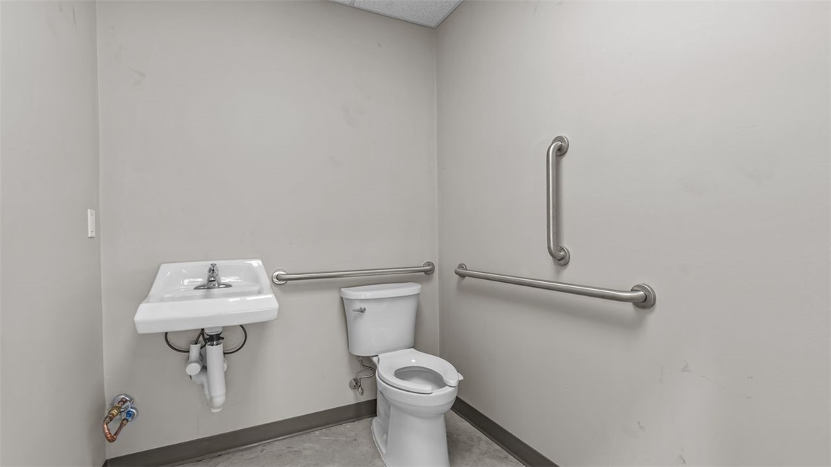 300 Coddington Highway 202 & 204