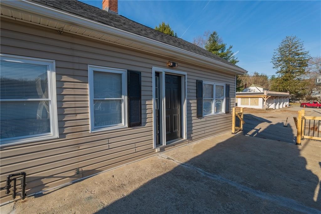 670 Putnam Pike