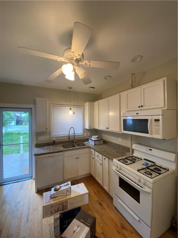 Warwick, Rhode Island 02886, United States, 3 Bedrooms Bedrooms, ,2 BathroomsBathrooms,Residential,Active,150541