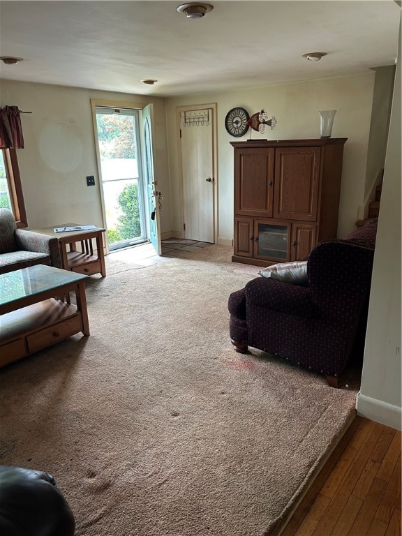 Westerly, Rhode Island 02891, United States, 3 Bedrooms Bedrooms, ,2 BathroomsBathrooms,Residential,Active,194634