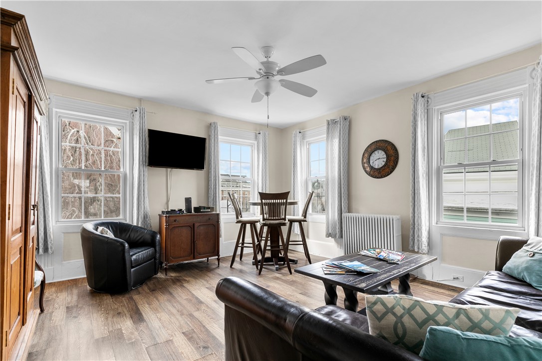 Newport, Rhode Island 02840, United States, 3 Bedrooms Bedrooms, ,1 BathroomBathrooms,Residential,Active,104521